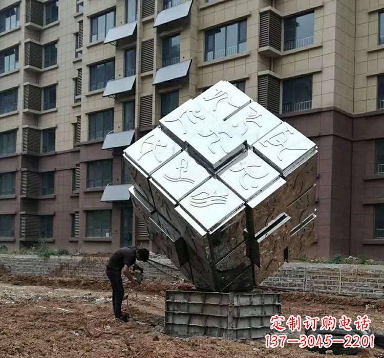 贵州不锈钢景观魔方雕塑——现代科技的精妙结合