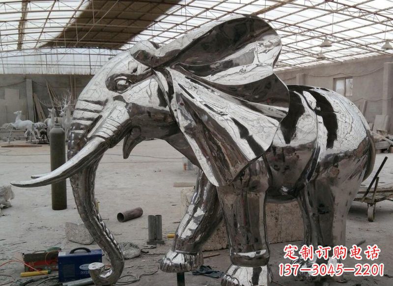 贵州不锈钢镜面大象雕塑——独特的艺术精品