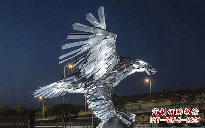 贵州金色老鹰展翅飞翔——不锈钢老鹰抓球广场景观雕塑