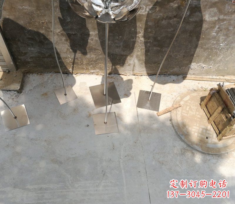 贵州不锈钢荷叶雕塑给大厅带来精致优雅