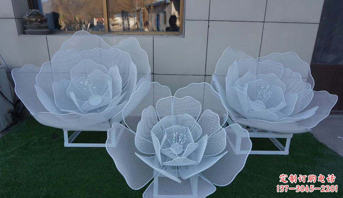 贵州不锈钢荷花雕塑一种精美而经久不衰的艺术品