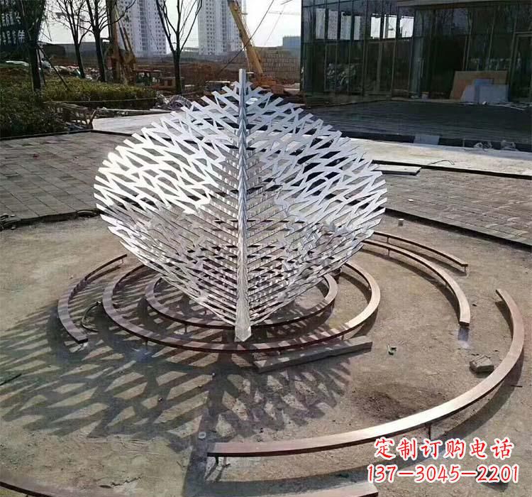 贵州不锈钢镂空树叶雕塑——给环境带来美丽