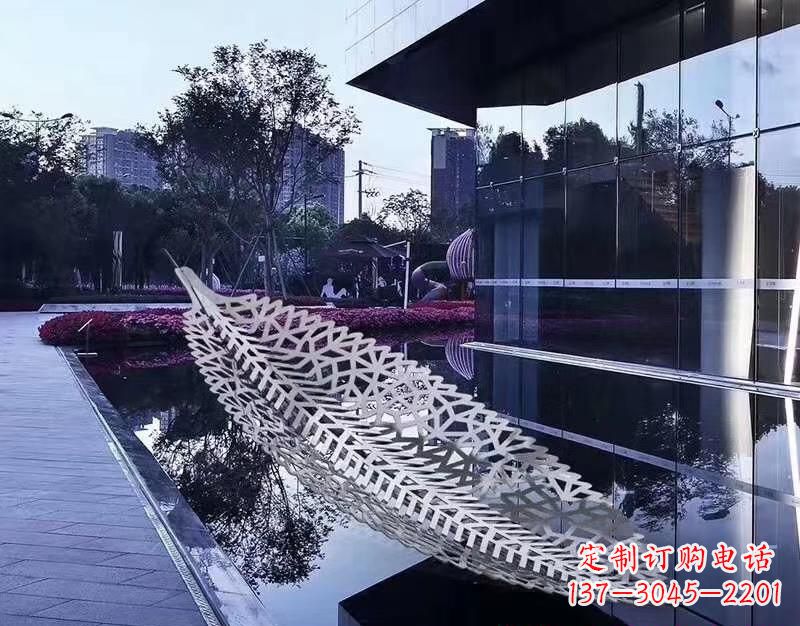 贵州不锈钢镂空树叶雕塑——精致美观的艺术精品