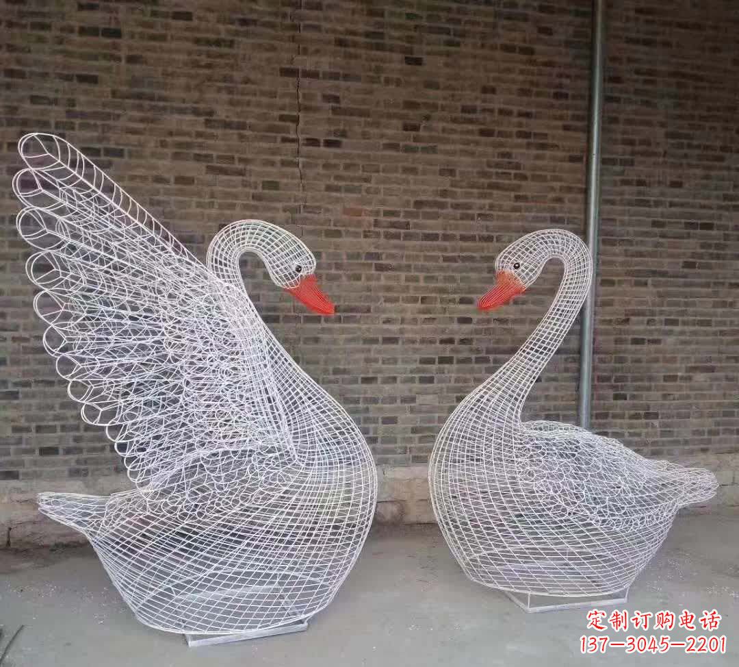 贵州不锈钢镂空天鹅雕塑——美丽动人