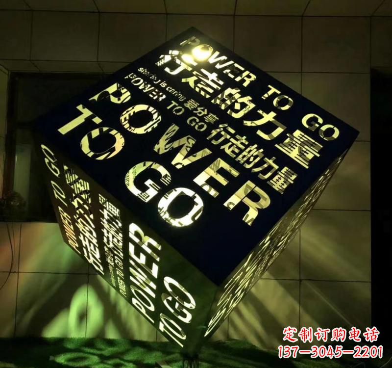 贵州不锈钢材质的魔方雕塑精致的艺术设计