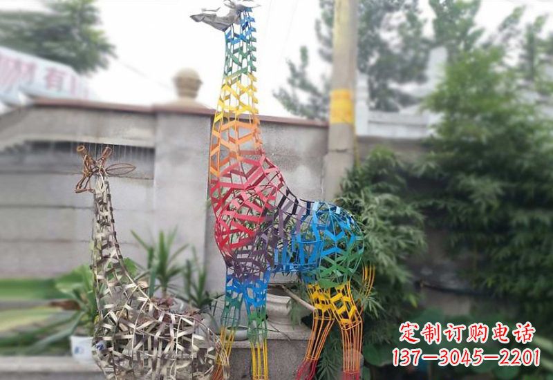 贵州长颈鹿雕塑优雅而古典的艺术