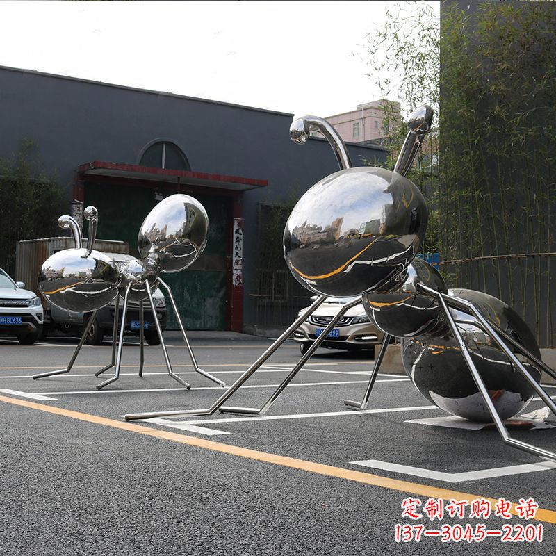 贵州蚂蚁雕塑给城市街道带来活力