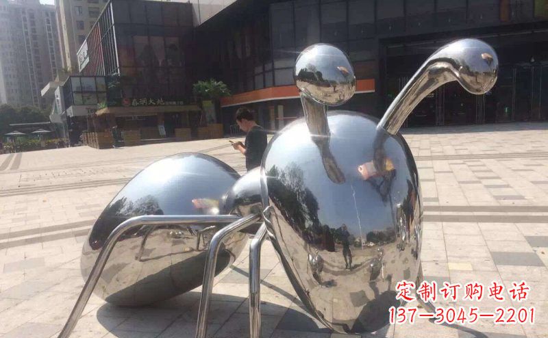 贵州不锈钢蚂蚁雕塑精美而富有讽刺意味