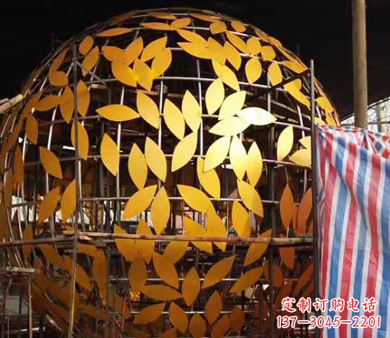 贵州不锈钢树叶镂空球景观雕塑