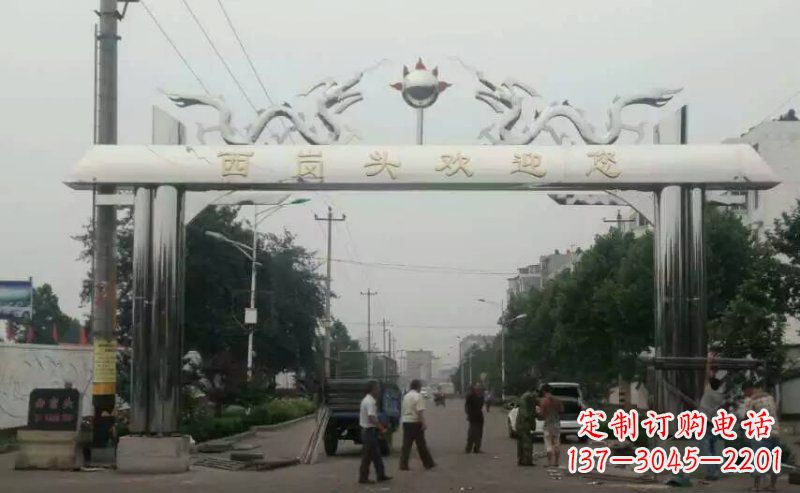 贵州不锈钢双龙戏珠牌坊传承文化的雕塑之美