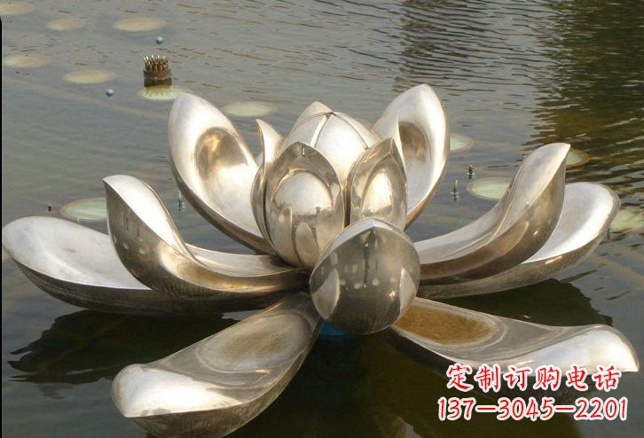 贵州不锈钢水面上的莲花雕塑