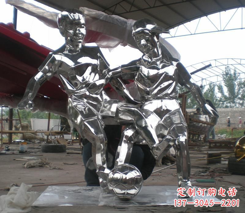 贵州展现足球精神的不锈钢雕塑