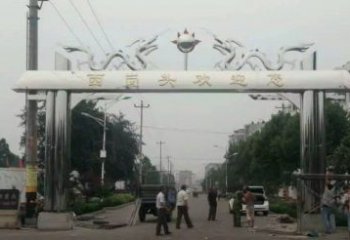 贵州不锈钢双龙戏珠牌坊传承文化的雕塑之美