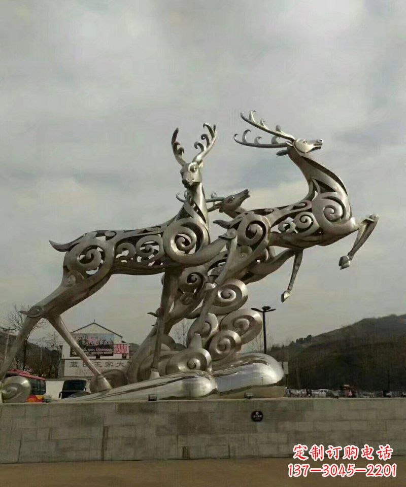贵州梅花鹿雕塑——祥云梅花鹿广场的标志
