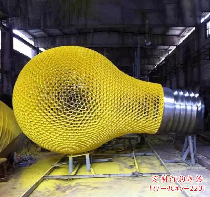 贵州不锈钢灯泡雕塑精美而又抢眼