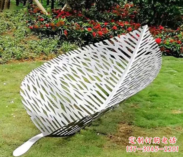 贵州不锈钢园林镂空树叶雕塑精美而抽象