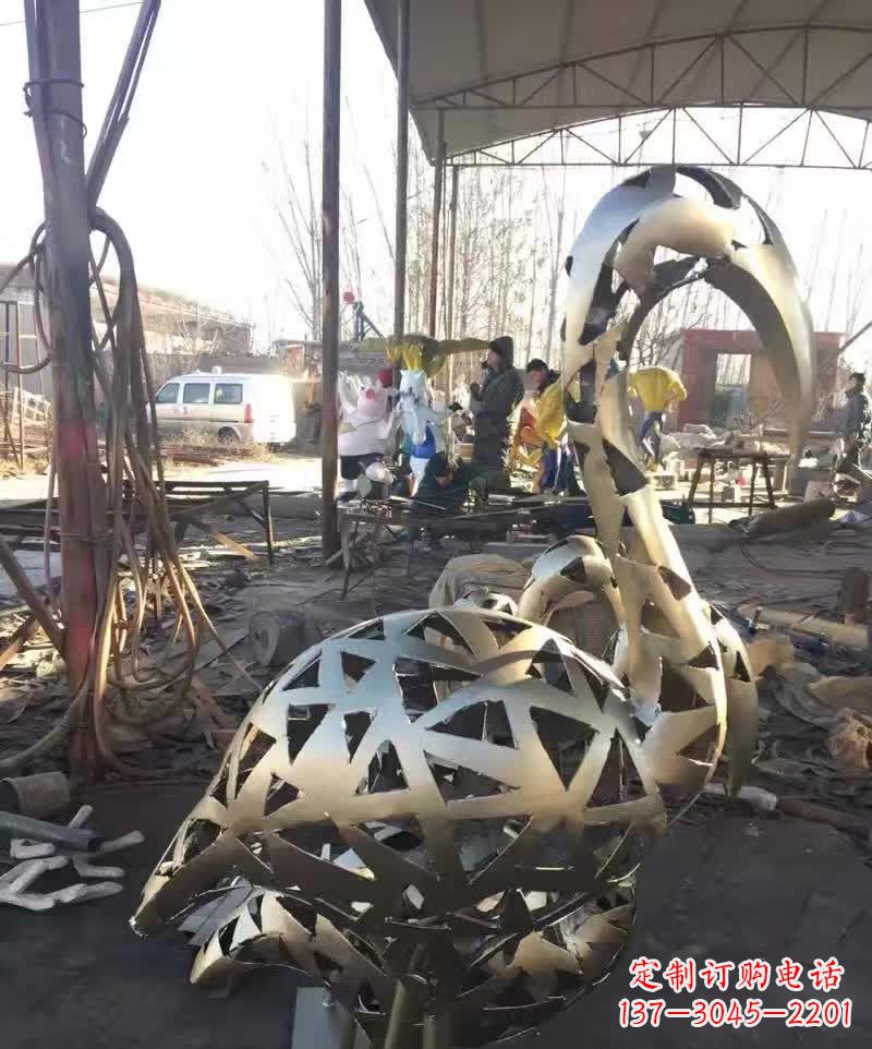贵州不锈钢天鹅雕塑象征着幸福的美好