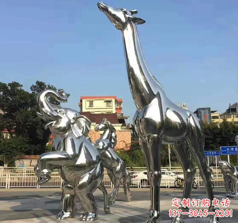 贵州长颈鹿雕塑精美而优雅