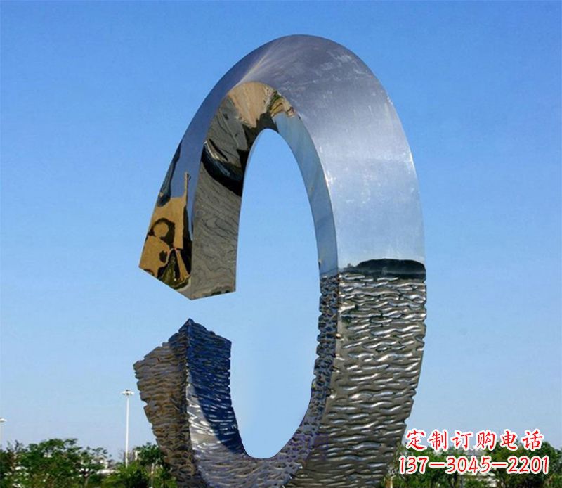 贵州环绕着美好的景观雕塑