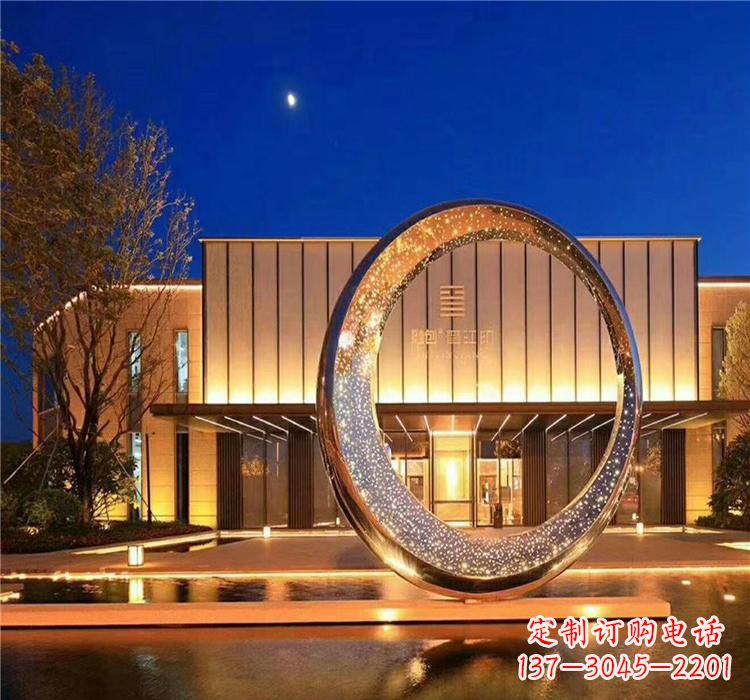 贵州不锈钢圆环雕塑给空间增添无限美感