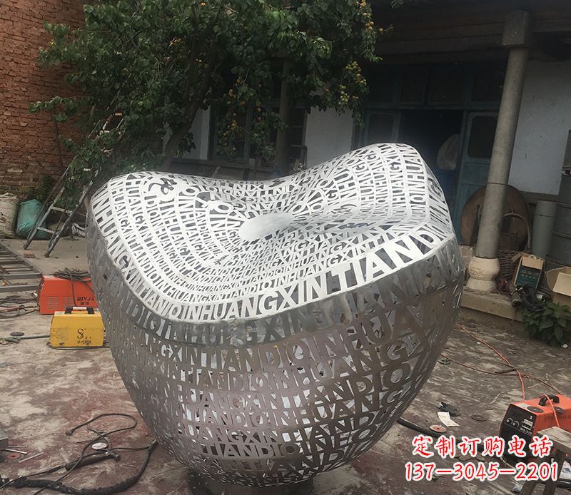 贵州不锈钢元宝雕塑精美外形与精美文化