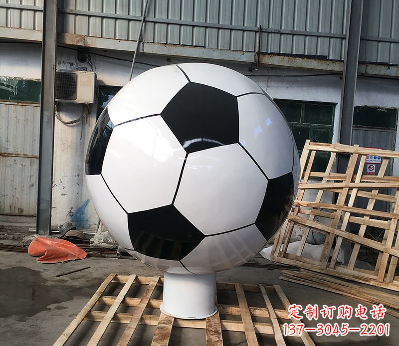 贵州激发足球热情的不锈钢足球雕塑