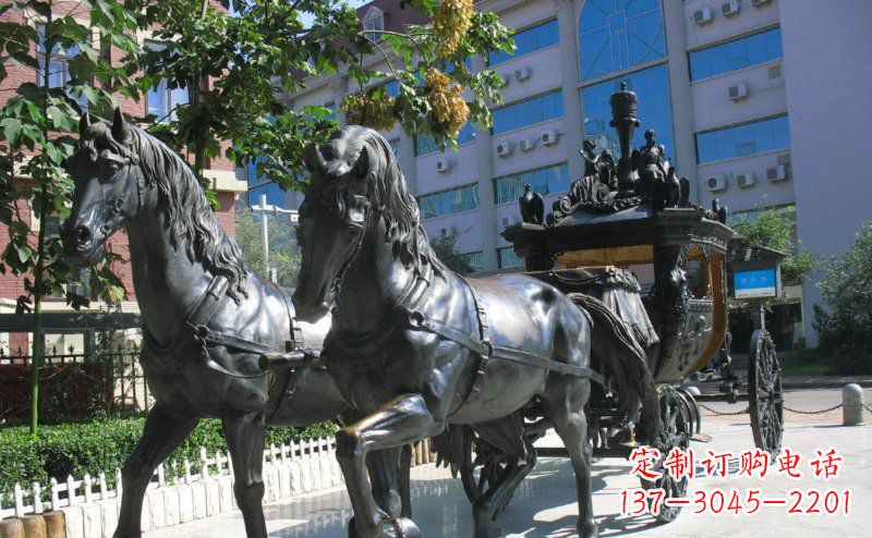 贵州马车雕塑西方步行街的瑰宝