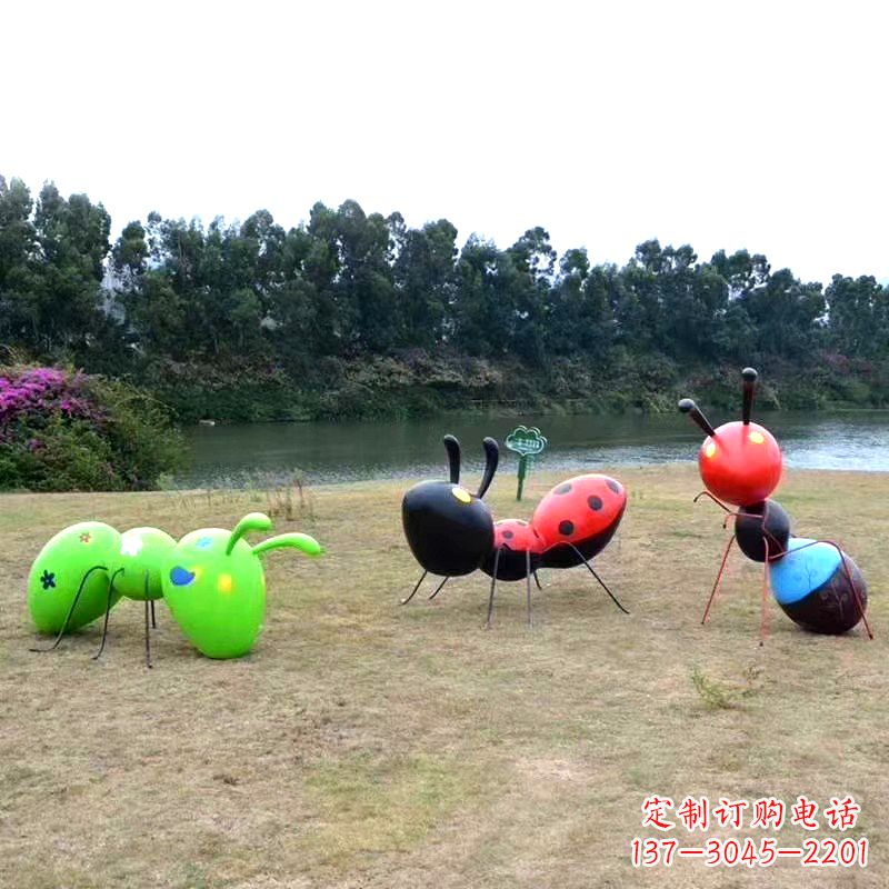贵州彩绘玻璃钢蚂蚁雕塑——精致又充满动感