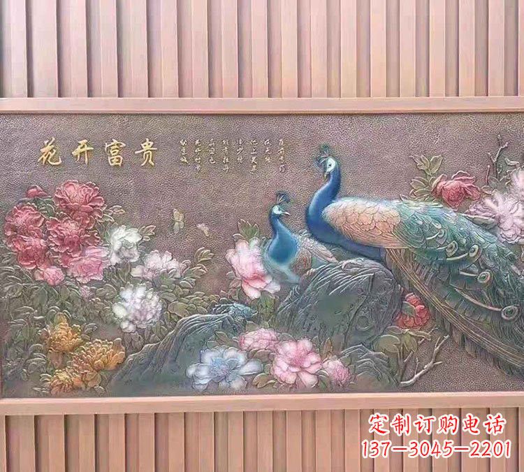 贵州锻铜孔雀雕塑——精致而神奇的艺术品