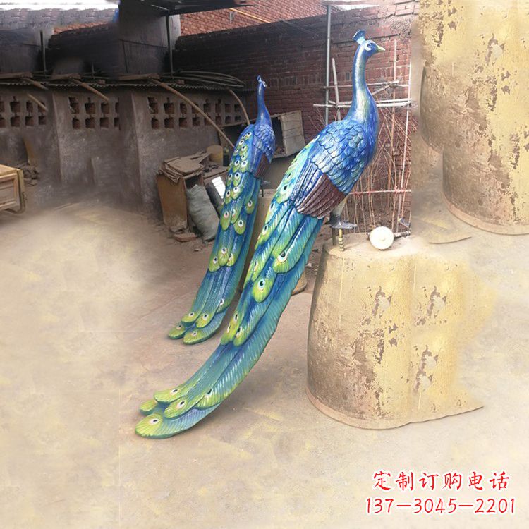 贵州彩绘孔雀铜雕塑