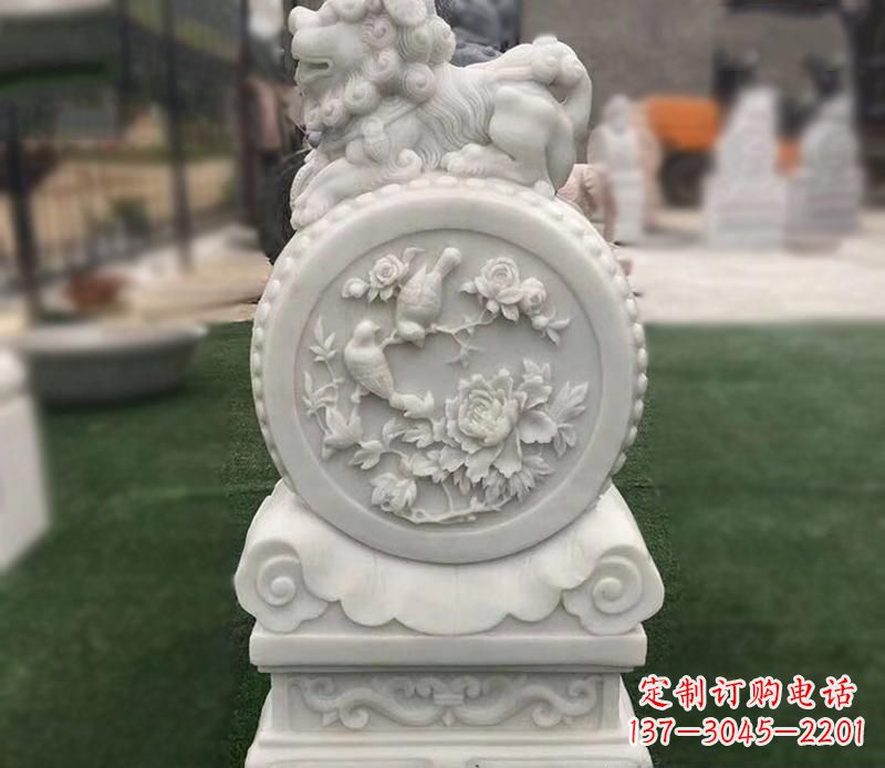 贵州草白玉麒麟浮雕门墩