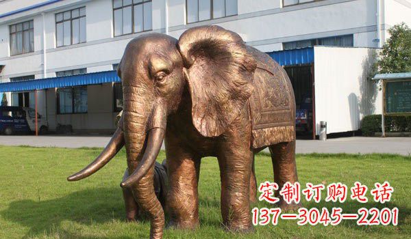 贵州草地大象铜雕