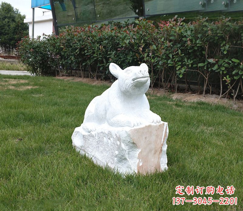 贵州草丛之灵狗熊石雕