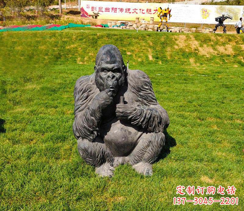 贵州猩猩雕塑——草坪猩猩公园的艺术精品