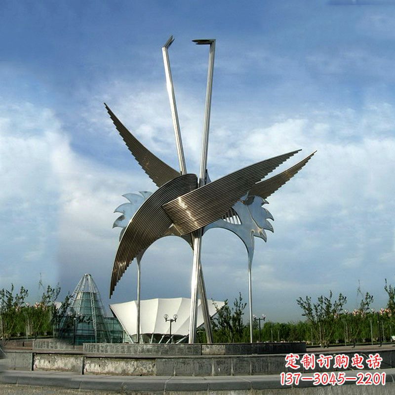 贵州城市广场精美仙鹤雕塑