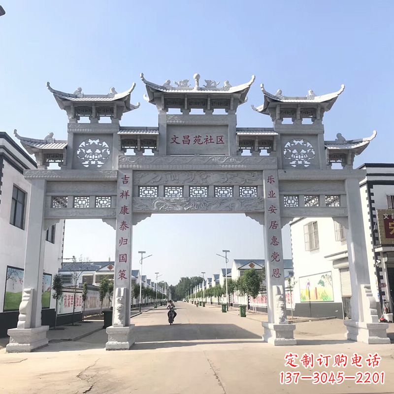 贵州社区四柱雕塑——缅怀老北京的文化精髓
