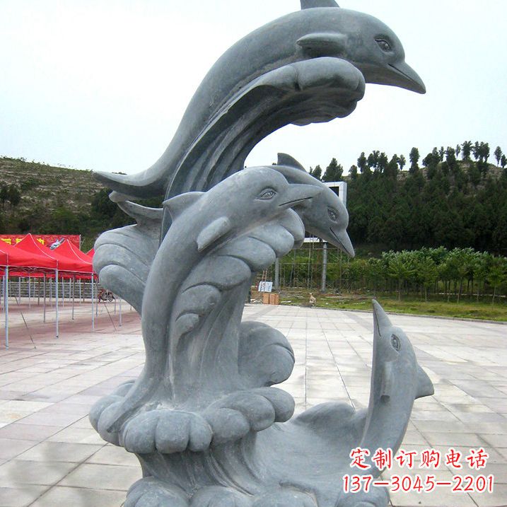 贵州海豚雕塑凝聚着美丽与动感