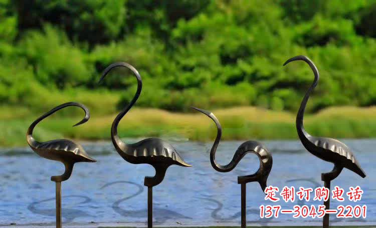 贵州细节雕琢，让仙鹤雕塑活灵活现
