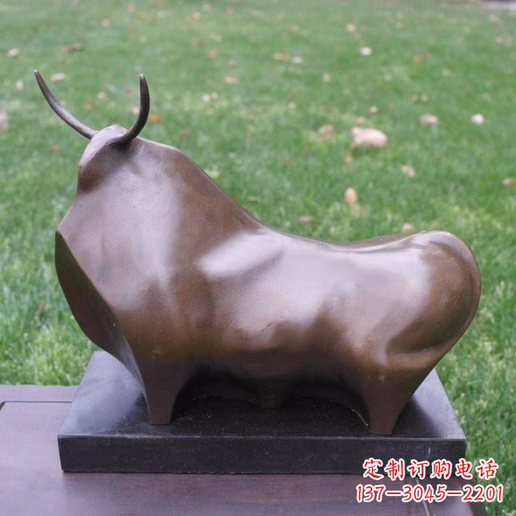 贵州抽象十二生肖铜牛动物雕塑摆件