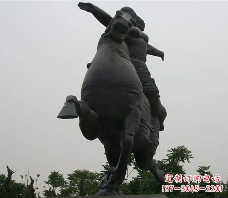 贵州穿越时空铜人骑马铜雕