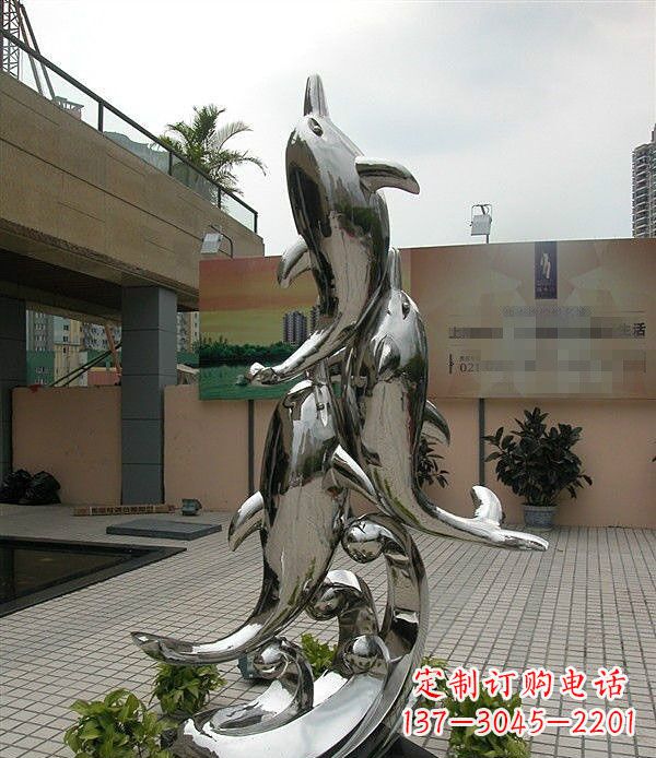 贵州海豚雕塑表达创意与活力