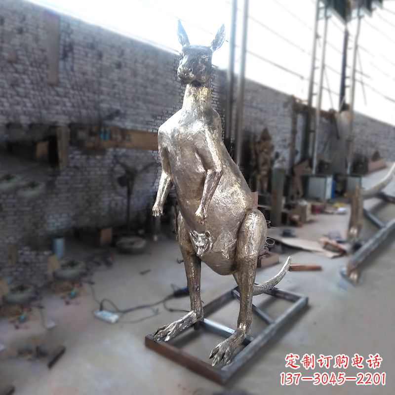 贵州纯铜铸造的袋鼠雕塑