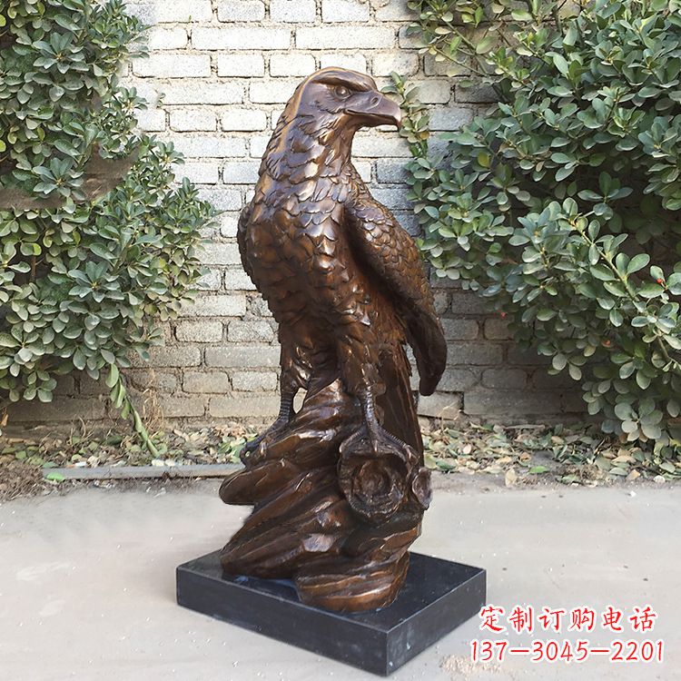 贵州铸造精美的老鹰雕塑
