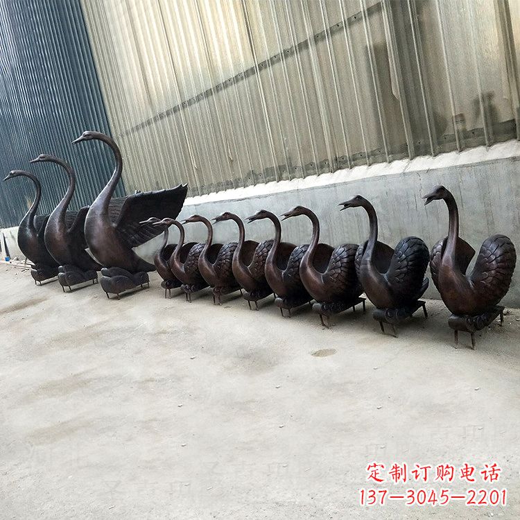 贵州精致的铜质天鹅雕塑
