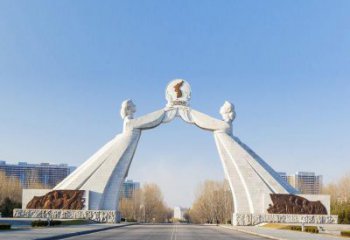 贵州城市街道的拱门雕塑——让城市更加精彩
