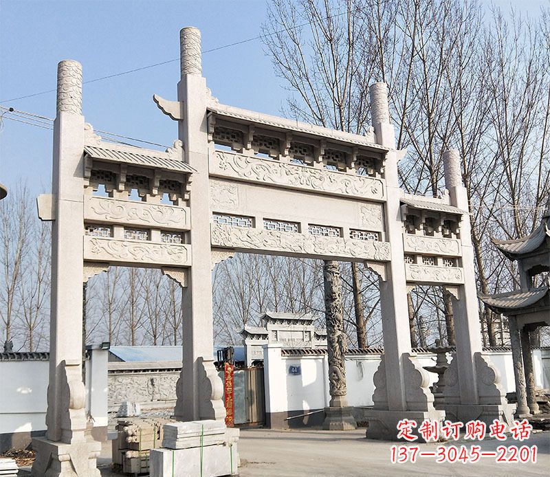 贵州村口的珍贵文化——牌坊雕塑