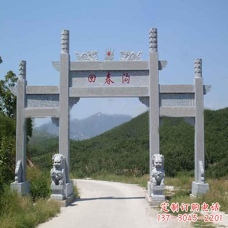 贵州村落中的牌坊雕塑传承民间文化