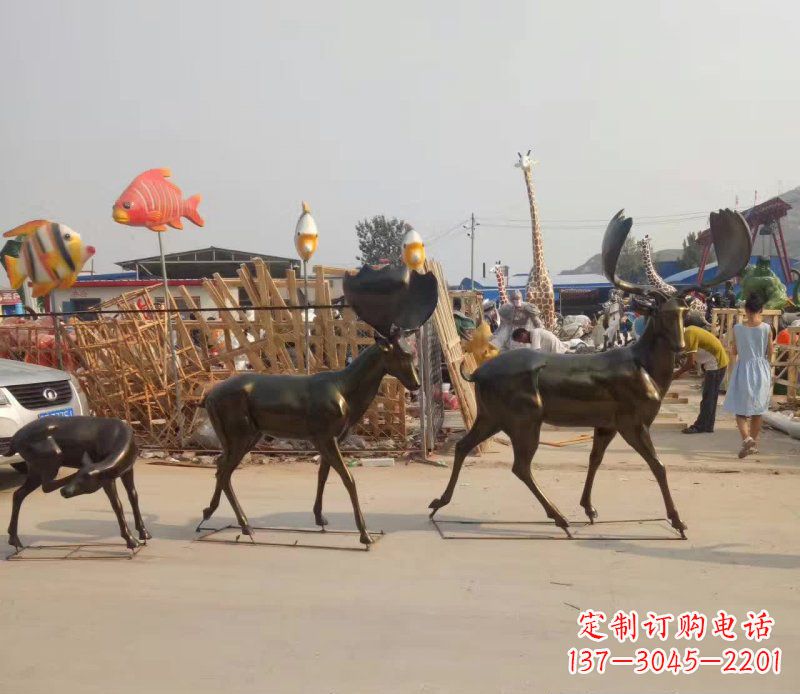 贵州大角鹿群的铜雕美丽的艺术精品