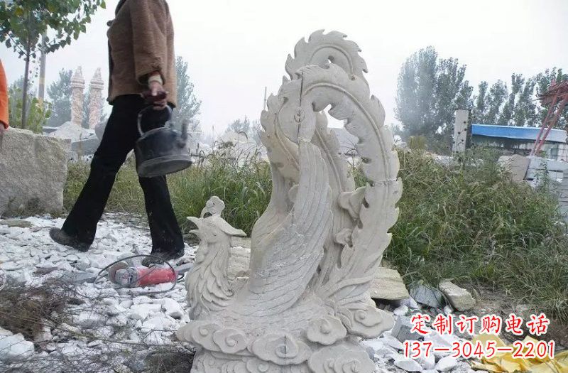 贵州凤凰雕塑传承瑰丽的古老文化