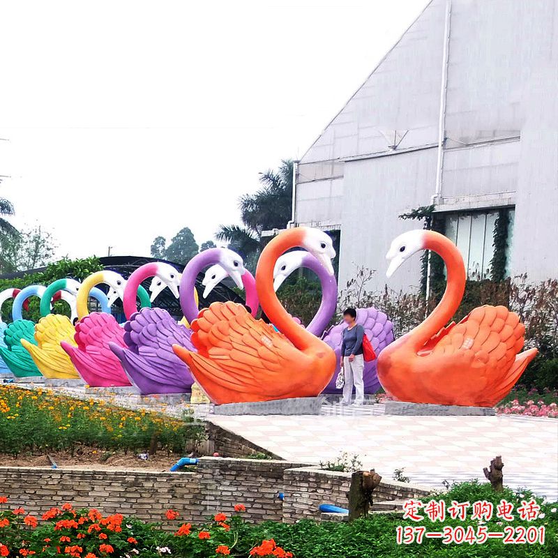 贵州高雅大型彩色玻璃钢天鹅雕塑